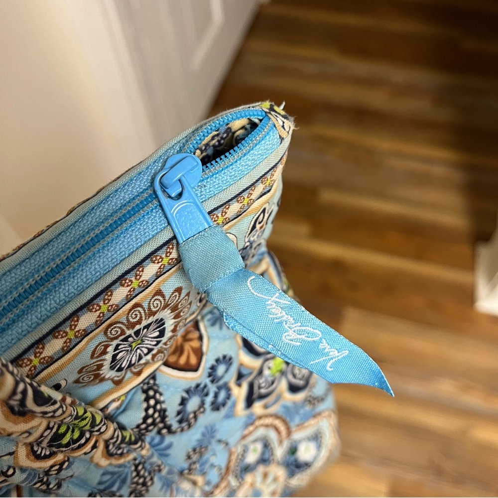 Vera Bradley shoulder purse&belt bag. Some wear bottom, straps good, 14x9x3.5”⬇️ - Picture 7 of 17